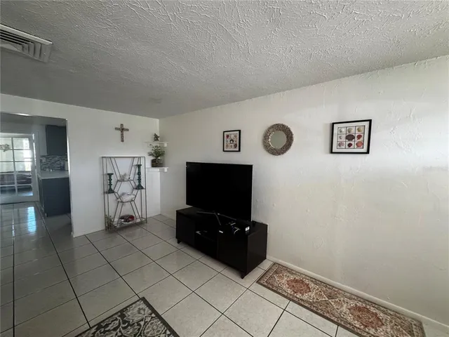 $2,275 | 1717 Colleen Street, Sarasota, FL 34231