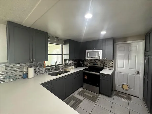 $2,100 | 1717 Colleen Street, Sarasota, FL 34231