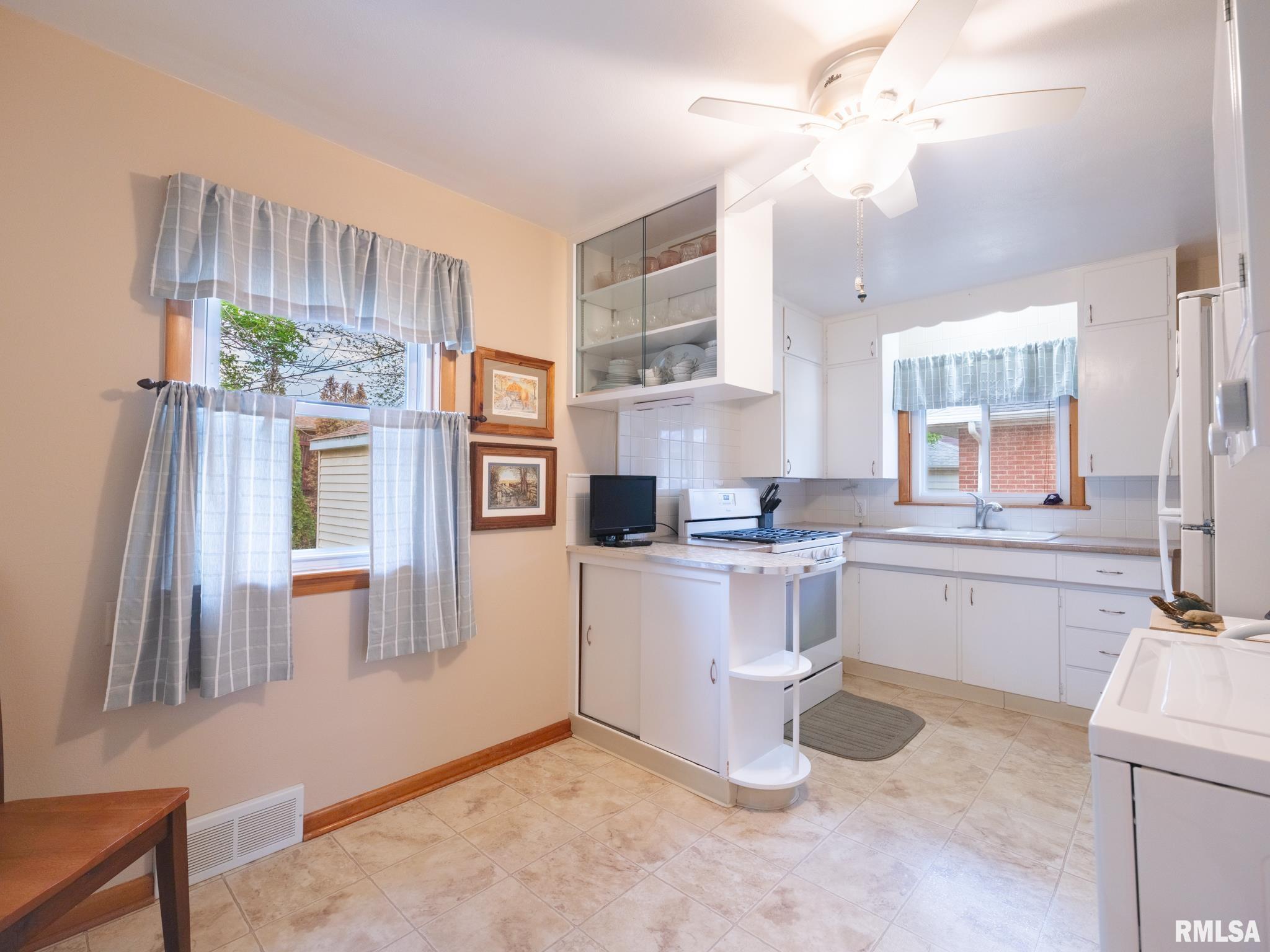 1506 Anna Road Pekin, IL 61554 - Photo 16 of 32