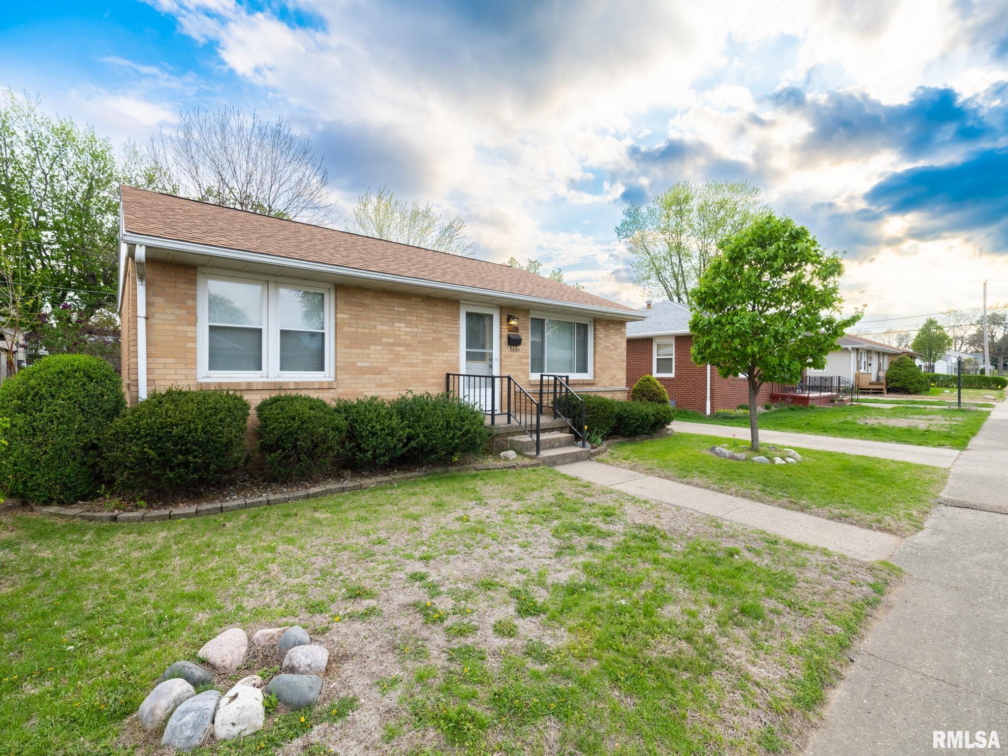 1506 Anna Road Pekin, IL 61554 - Photo 2 of 32