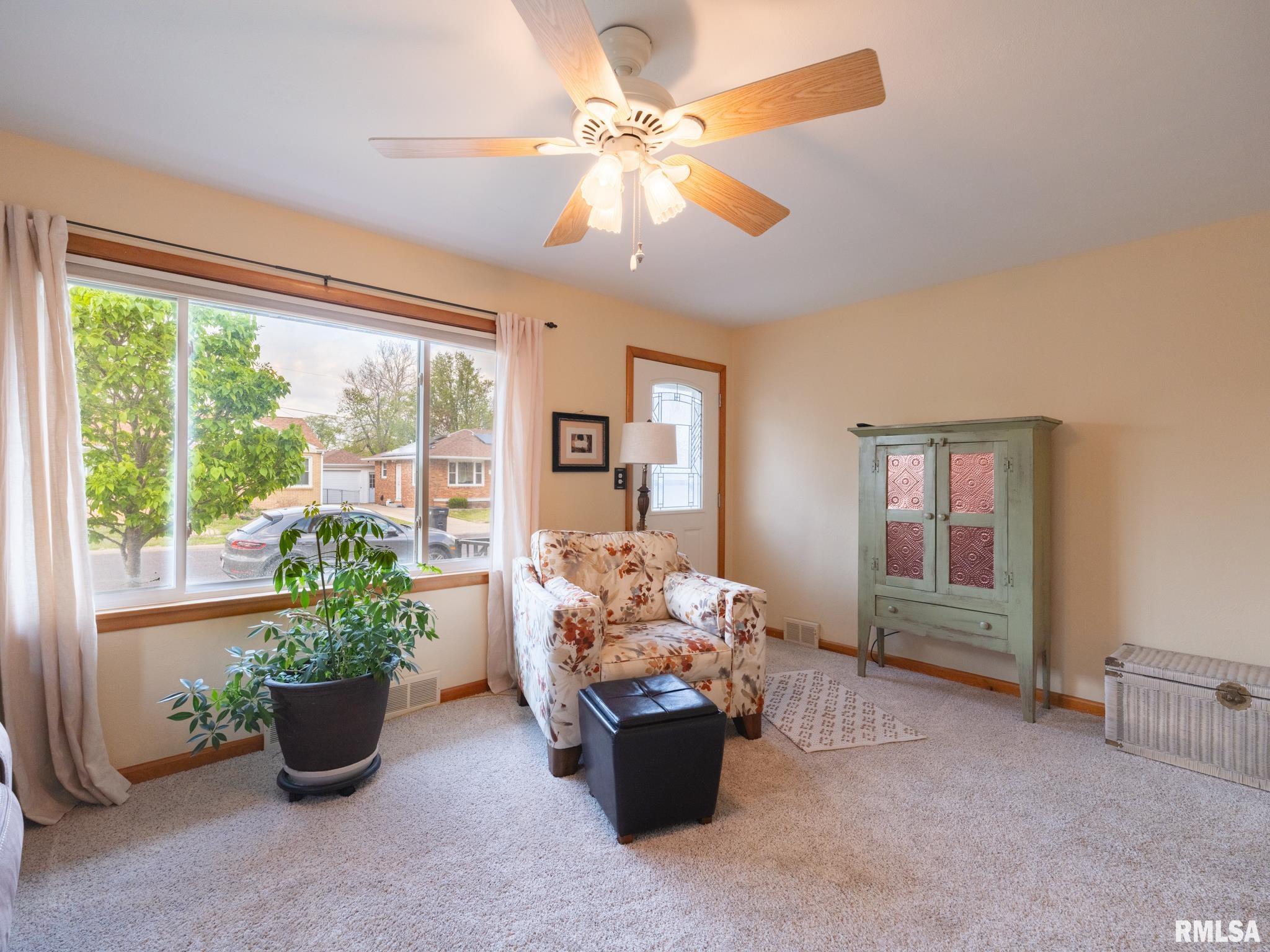 1506 Anna Road Pekin, IL 61554 - Photo 5 of 32