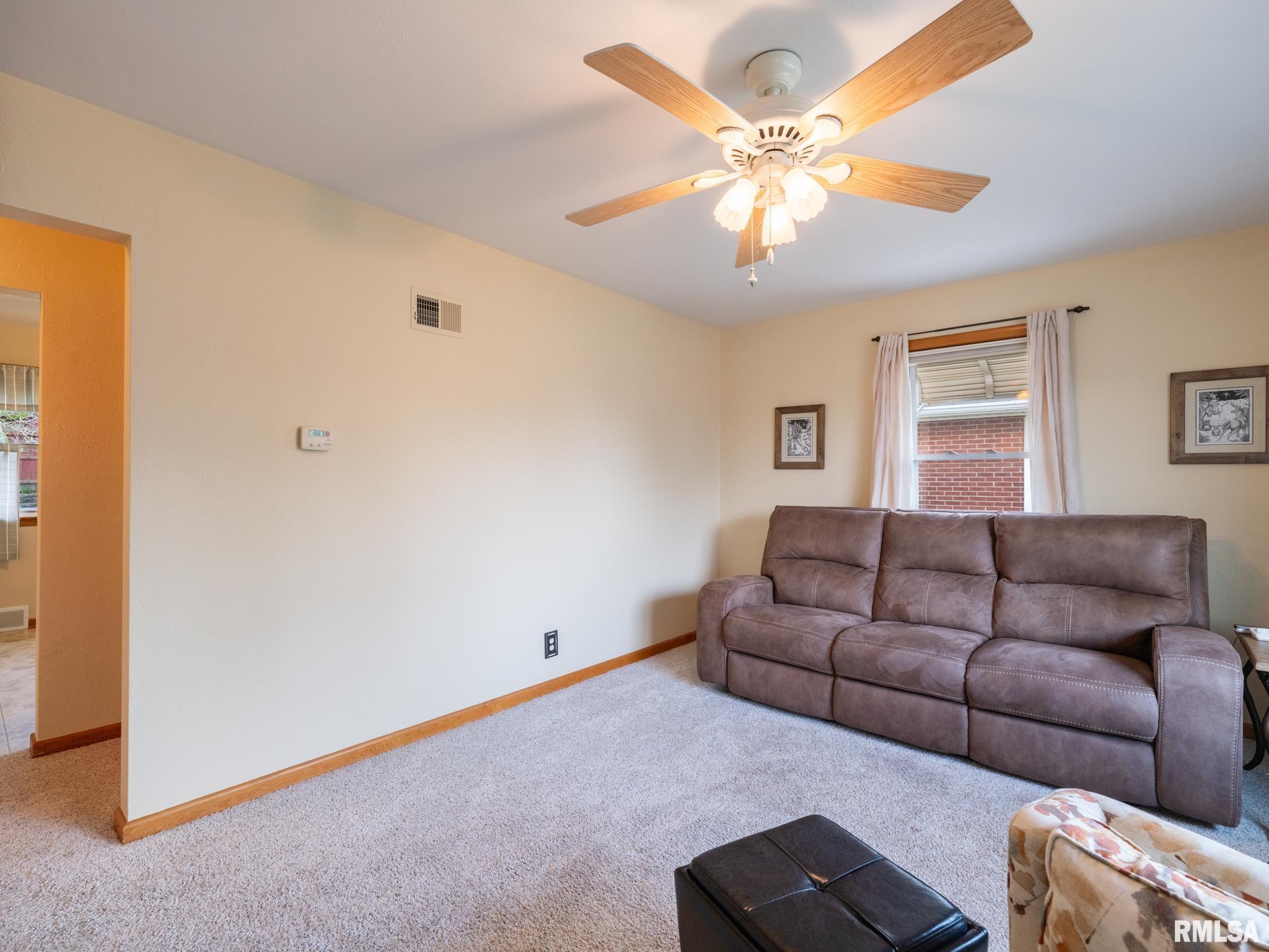 1506 Anna Road Pekin, IL 61554 - Photo 7 of 32