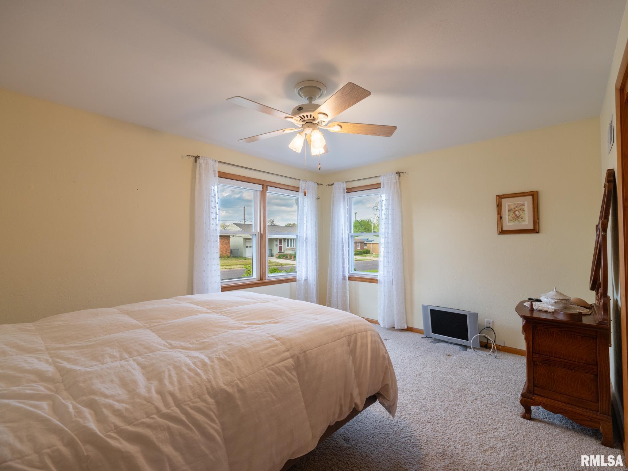 1506 Anna Road Pekin, IL 61554 - Photo 9 of 32