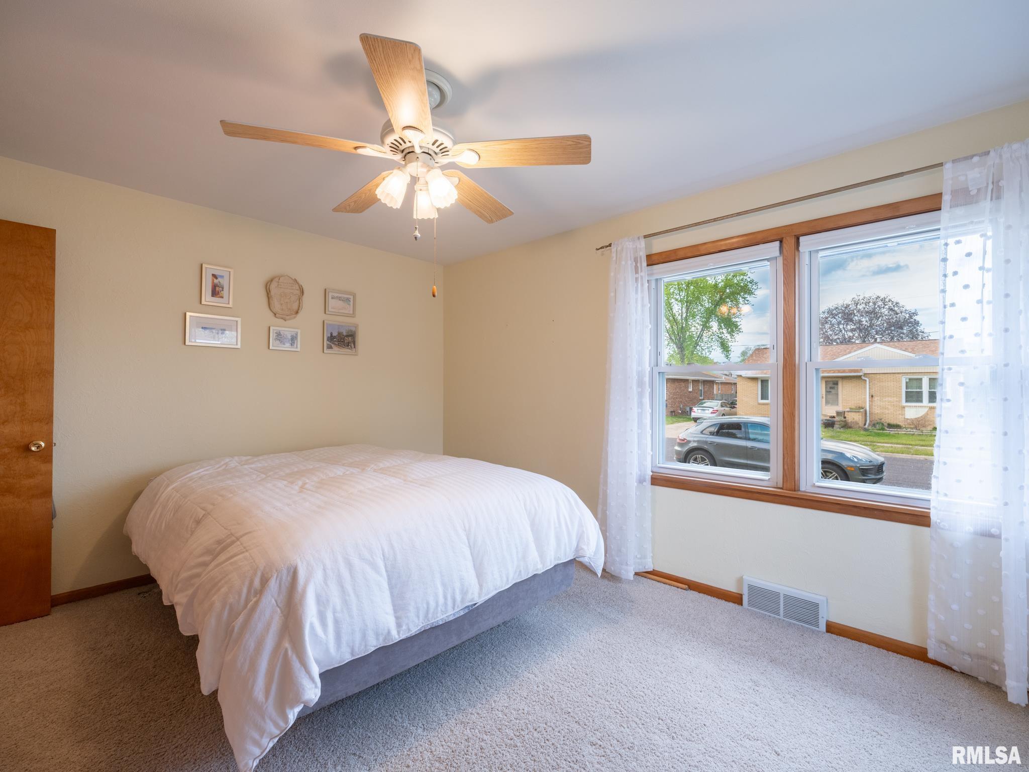 1506 Anna Road Pekin, IL 61554 - Photo 10 of 32