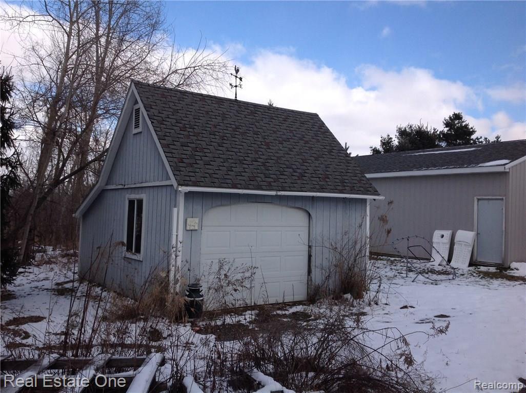 15343 Bird Road Linden, MI 48451 - Photo 3 of 47 Second 1.5 car garage!