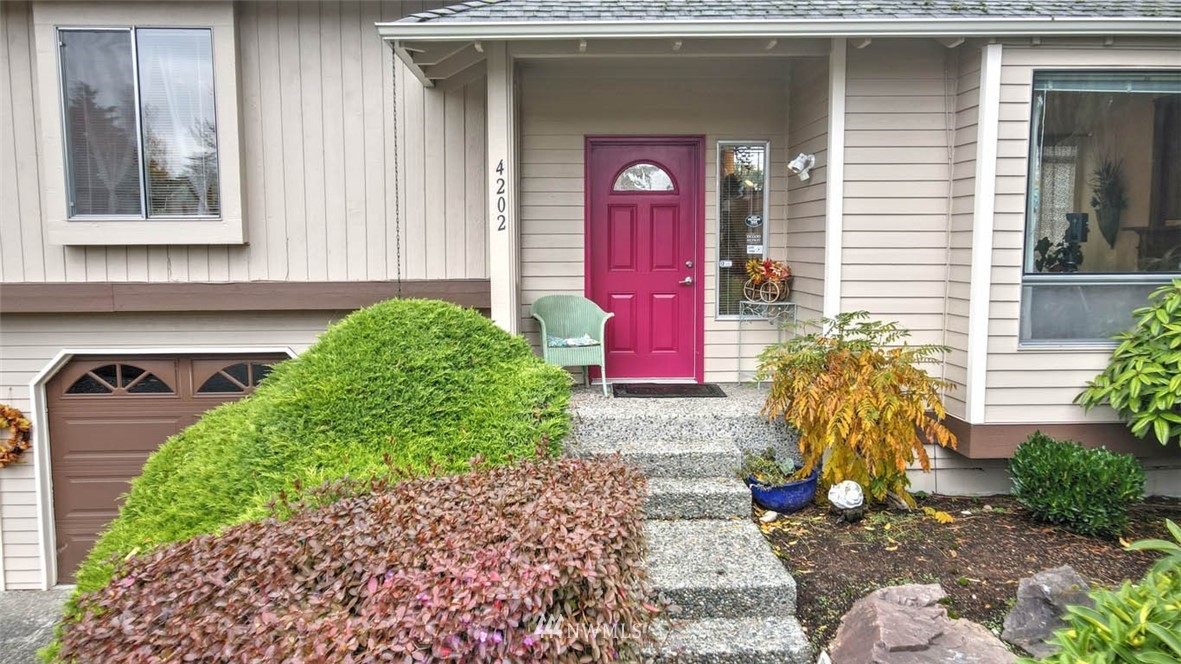 4202 Northeast 1st Place Renton, WA 98059 - Photo 2 of 28