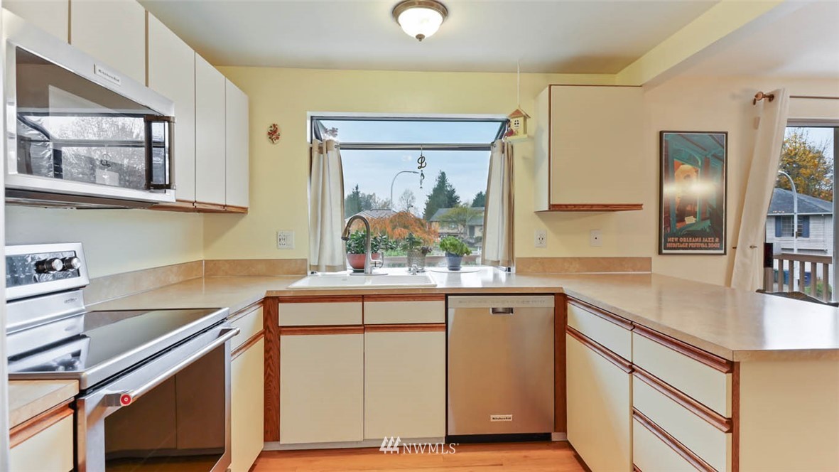 4202 Northeast 1st Place Renton, WA 98059 - Photo 11 of 28