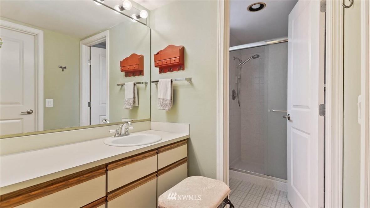 4202 Northeast 1st Place Renton, WA 98059 - Photo 14 of 28