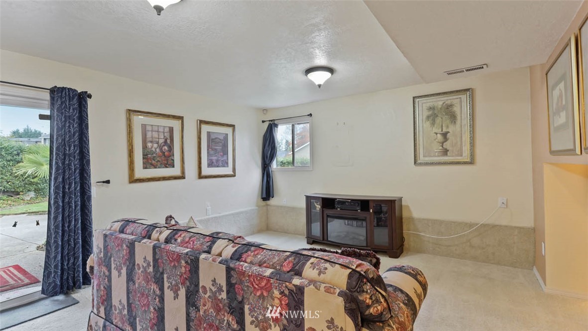 4202 Northeast 1st Place Renton, WA 98059 - Photo 19 of 28