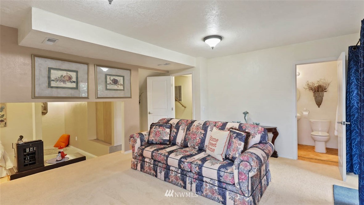 4202 Northeast 1st Place Renton, WA 98059 - Photo 20 of 28