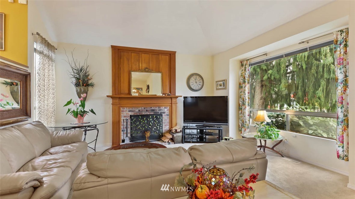 4202 Northeast 1st Place Renton, WA 98059 - Photo 4 of 28