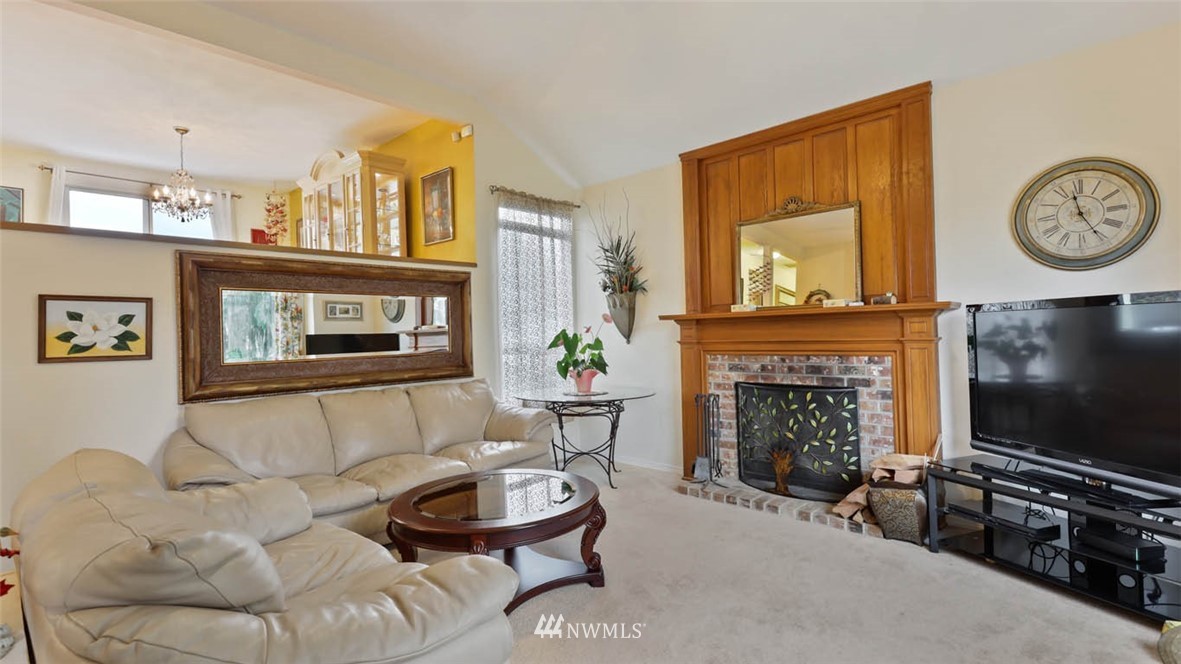 4202 Northeast 1st Place Renton, WA 98059 - Photo 5 of 28