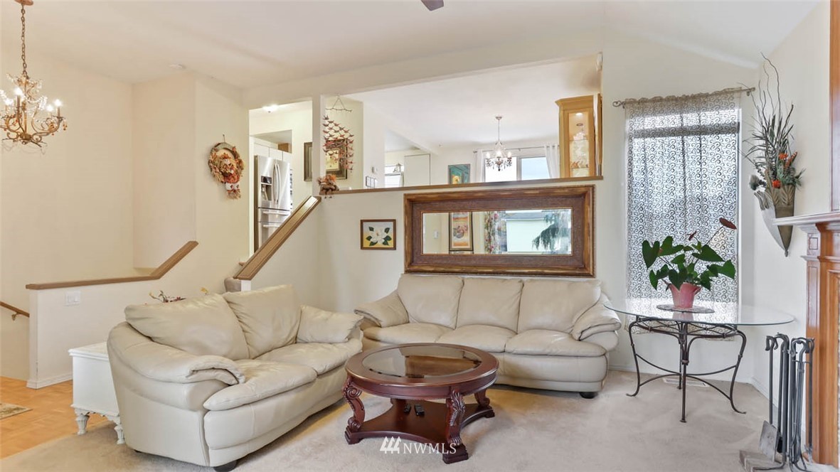 4202 Northeast 1st Place Renton, WA 98059 - Photo 6 of 28