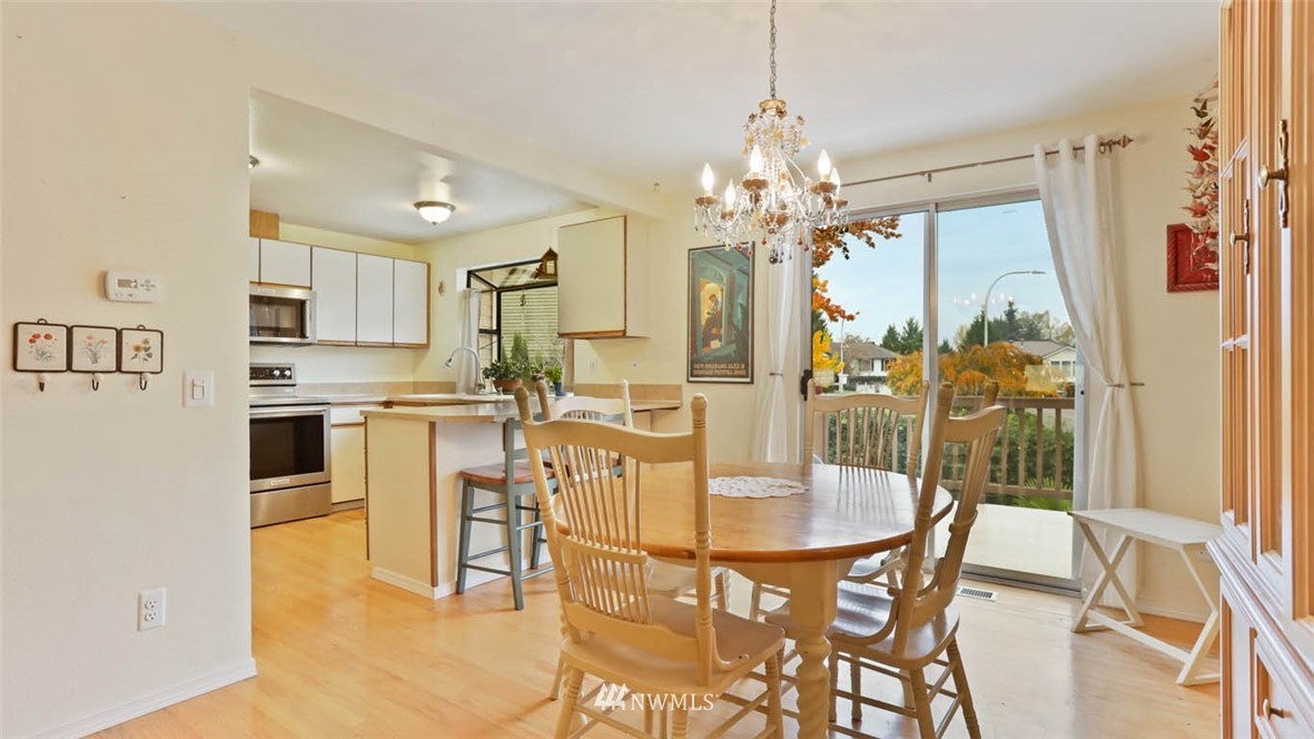 4202 Northeast 1st Place Renton, WA 98059 - Photo 9 of 28