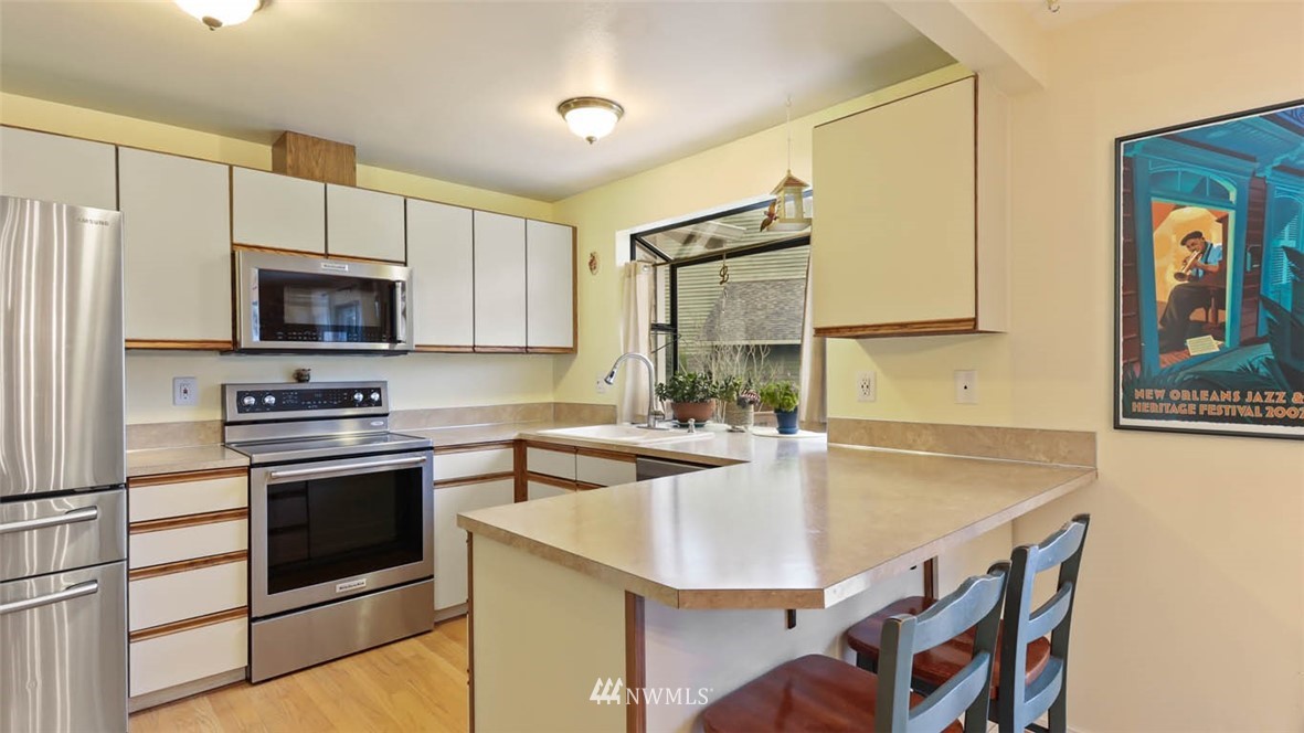 4202 Northeast 1st Place Renton, WA 98059 - Photo 10 of 28