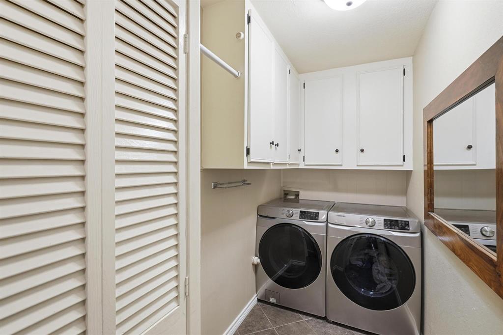 432 Clark Road Abilene, TX 79602 - Photo 19 of 40 a utility room with dryer and washer