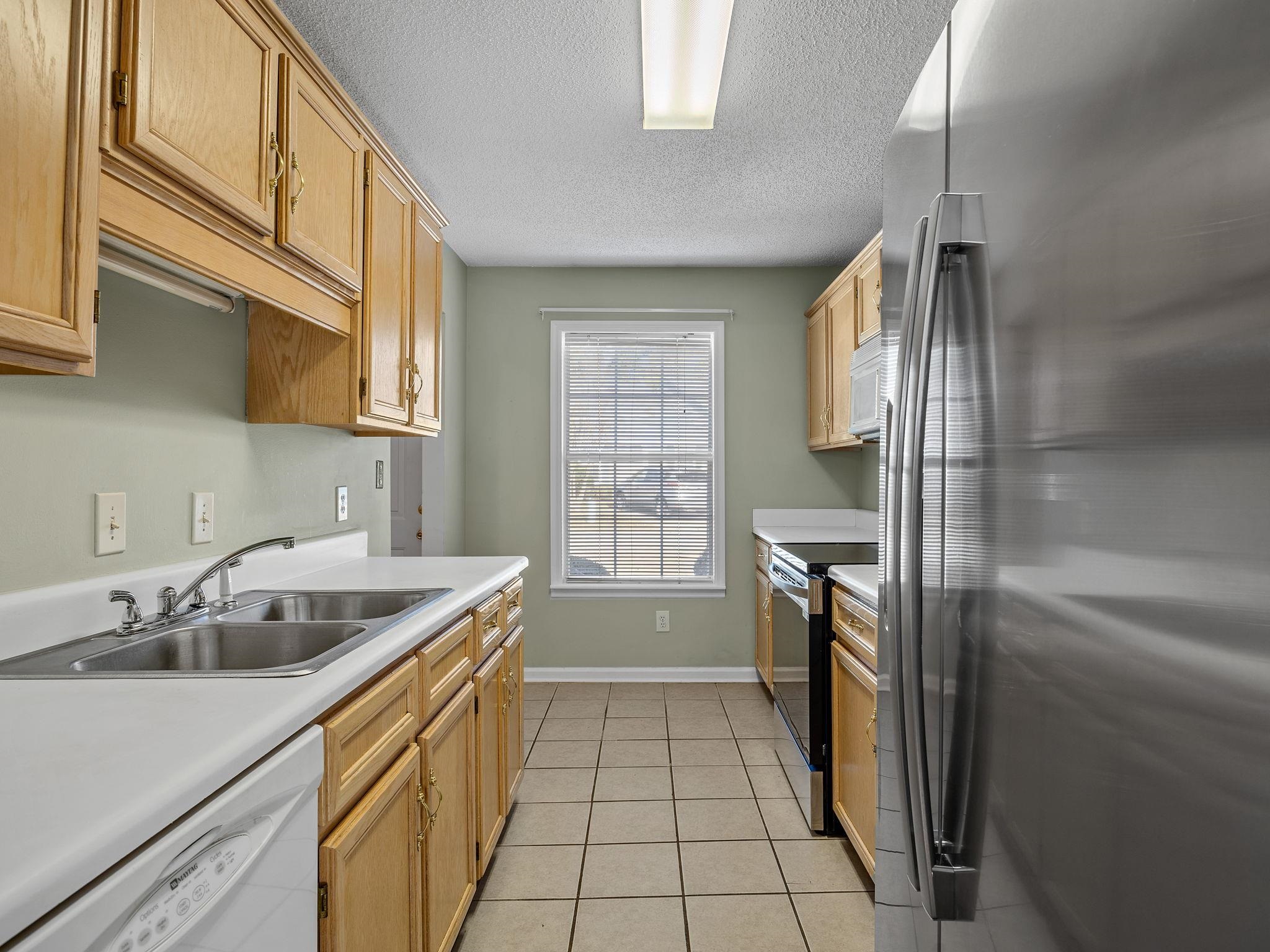 1129 Webber Way Spartanburg, SC 29307 - Photo 6 of 32