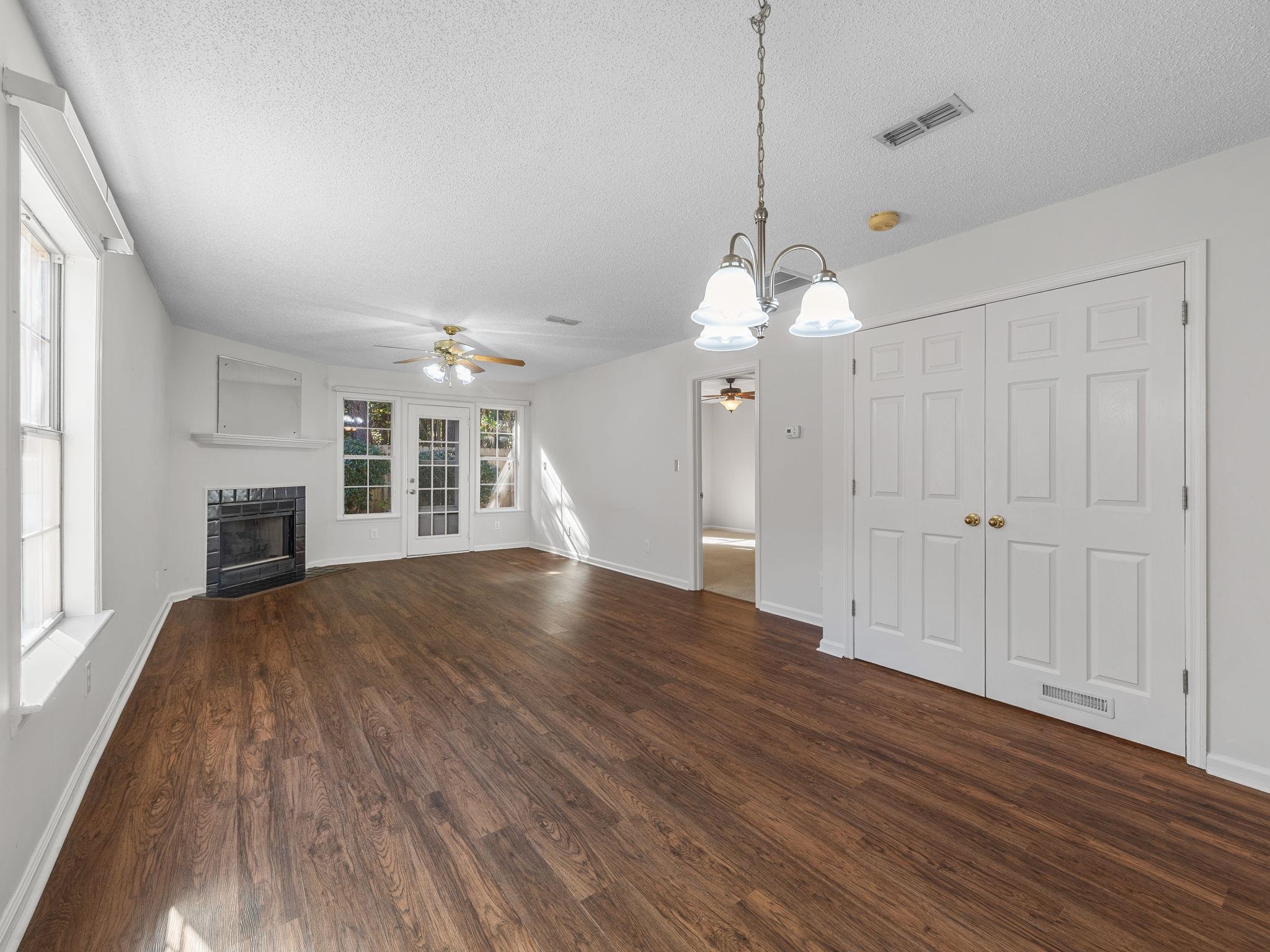 1129 Webber Way Spartanburg, SC 29307 - Photo 9 of 32