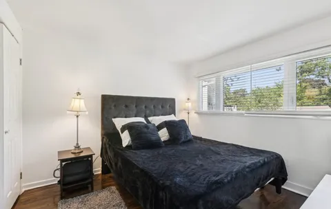 $399,999 | 122 West Helen Road, Palatine, IL 60067