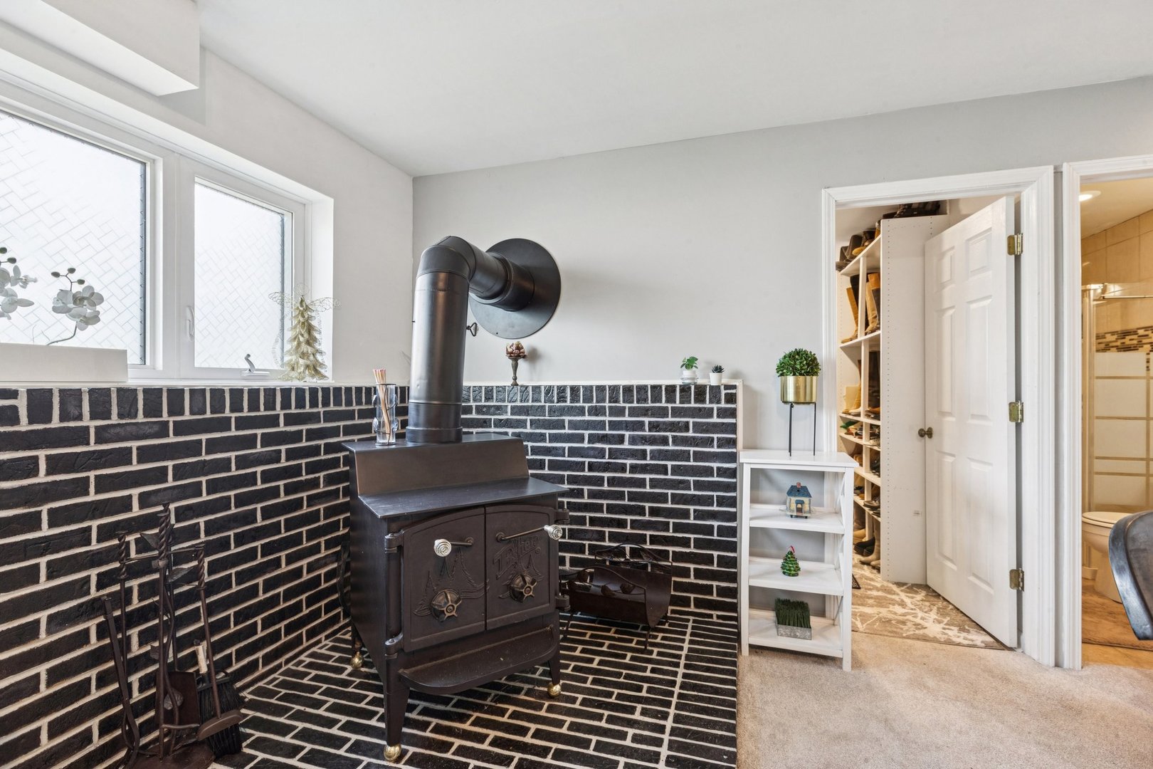 122 West Helen Road Palatine, IL 60067 - Photo 25 of 58 a bathroom with a sink a toilet and shower