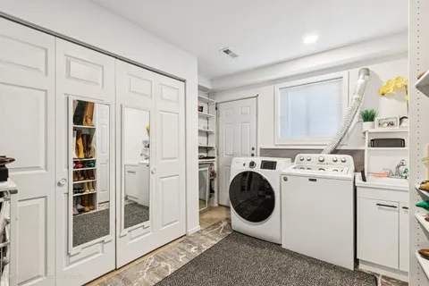 $399,999 | 122 West Helen Road, Palatine, IL 60067