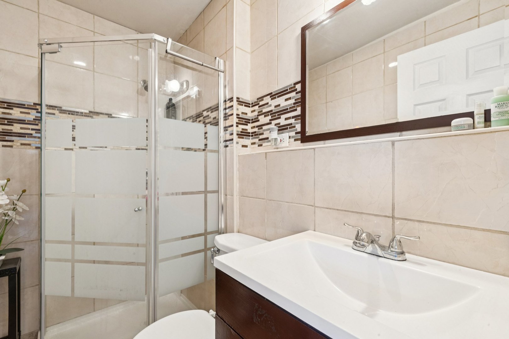 122 West Helen Road Palatine, IL 60067 - Photo 29 of 58 a bathroom with a sink and mirror with toilet
