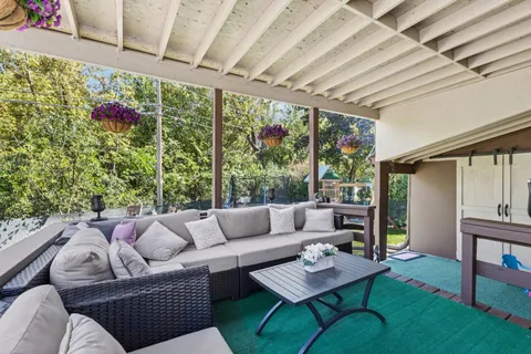 $399,999 | 122 West Helen Road, Palatine, IL 60067