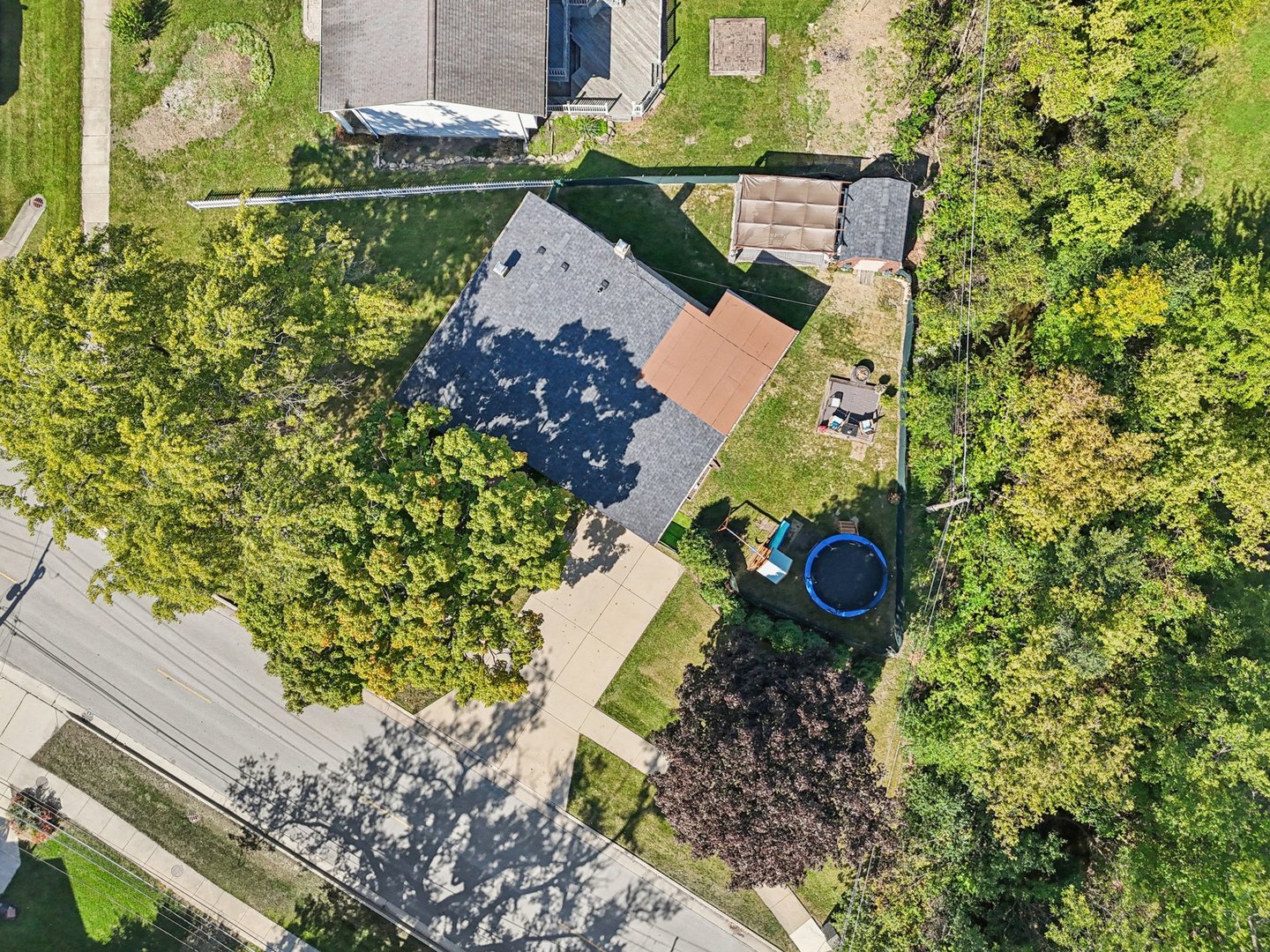 122 West Helen Road Palatine, IL 60067 - Photo 41 of 58 a aerial view of a house with a yard