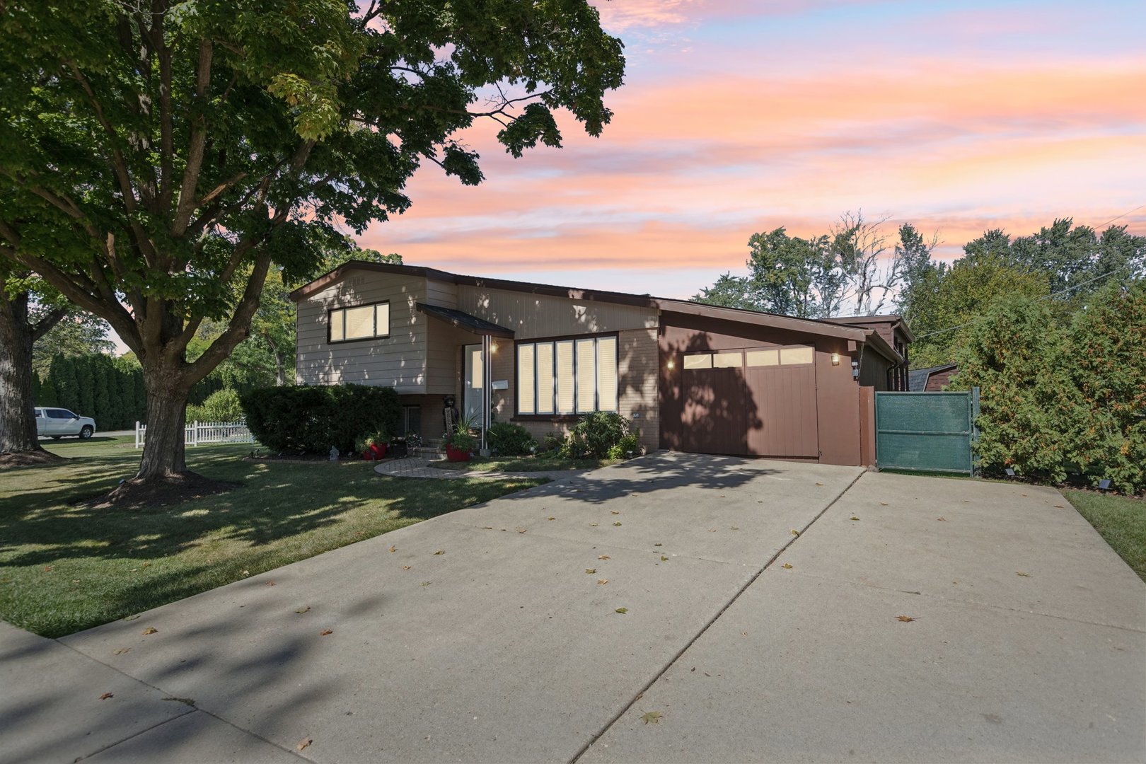 122 West Helen Road Palatine, IL 60067 - Photo 55 of 58 front view of a house with a street