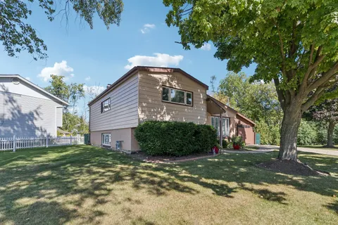 $399,999 | 122 West Helen Road, Palatine, IL 60067