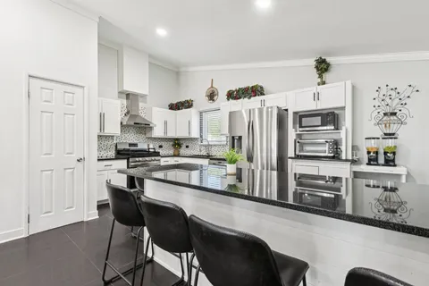 $399,999 | 122 West Helen Road, Palatine, IL 60067