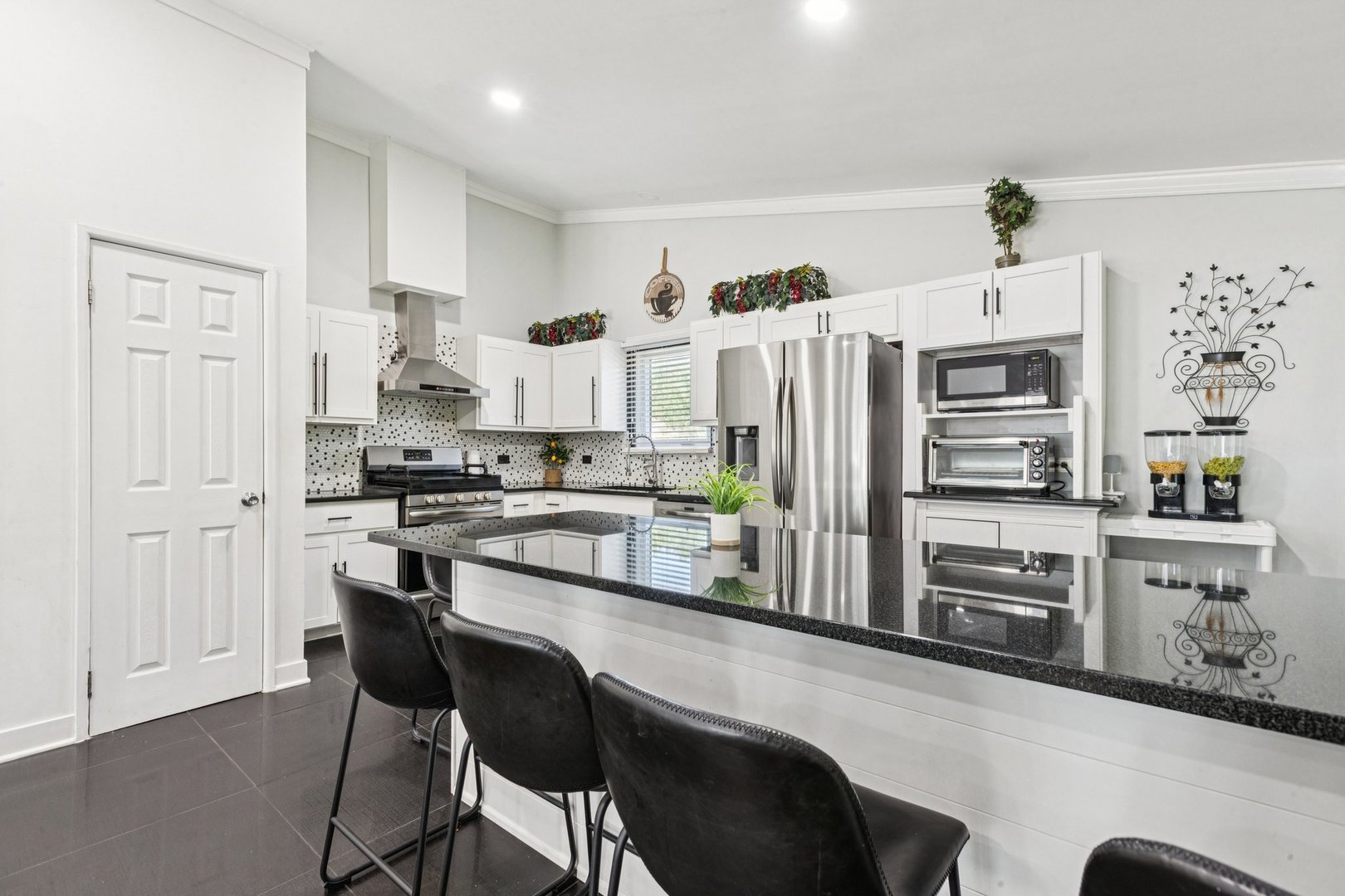 122 West Helen Road Palatine, IL 60067 - Photo 7 of 58