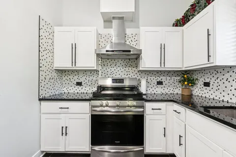 $399,999 | 122 West Helen Road, Palatine, IL 60067