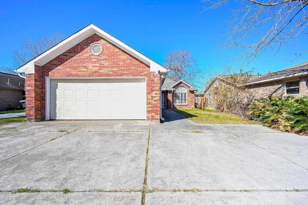 $1,900 | 6607 West T C Jester Boulevard, Houston, TX 77091