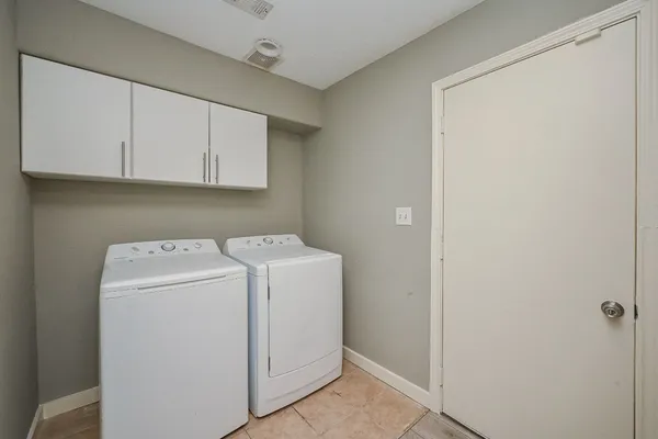 $1,900 | 6607 West T C Jester Boulevard, Houston, TX 77091