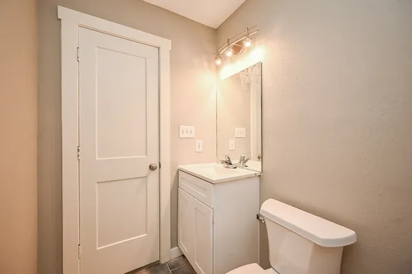 $1,900 | 6607 West T C Jester Boulevard, Houston, TX 77091