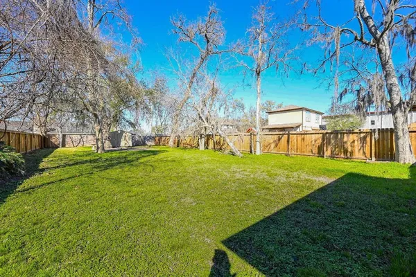 $1,900 | 6607 West T C Jester Boulevard, Houston, TX 77091