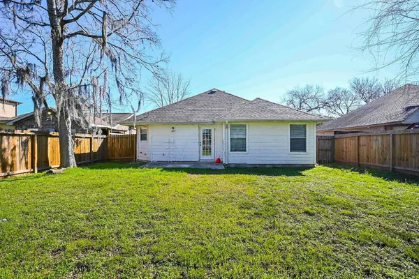 $1,900 | 6607 West T C Jester Boulevard, Houston, TX 77091
