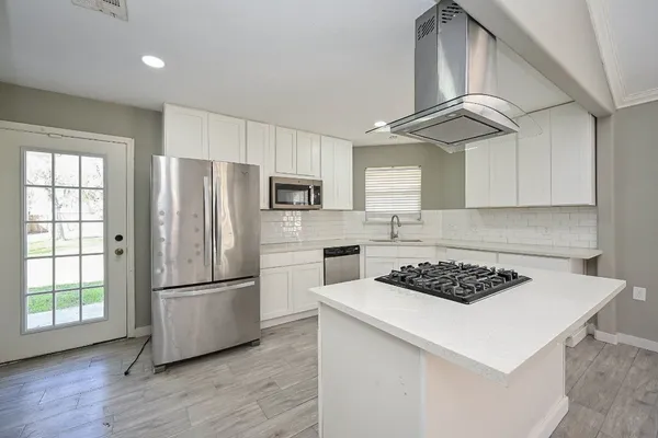 $1,900 | 6607 West T C Jester Boulevard, Houston, TX 77091