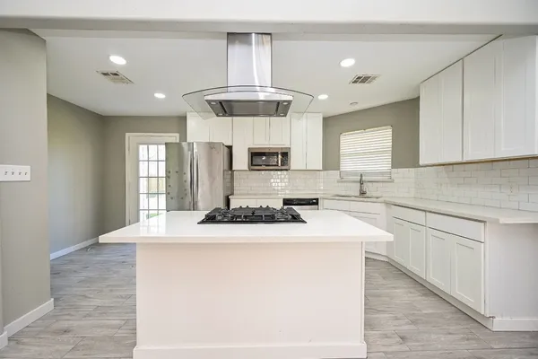 $1,900 | 6607 West T C Jester Boulevard, Houston, TX 77091