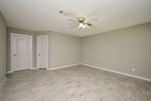 $1,900 | 6607 West T C Jester Boulevard, Houston, TX 77091