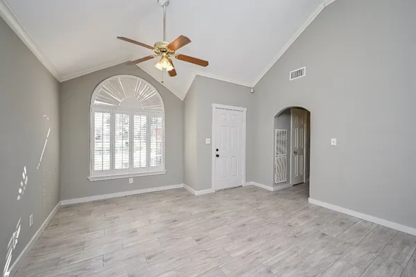 $1,900 | 6607 West T C Jester Boulevard, Houston, TX 77091