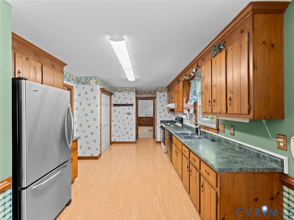 3524 Ludgate Road Chester, VA 23831 - Photo 18 of 44 Galley kitchen featuring wood-finish flooring, woo