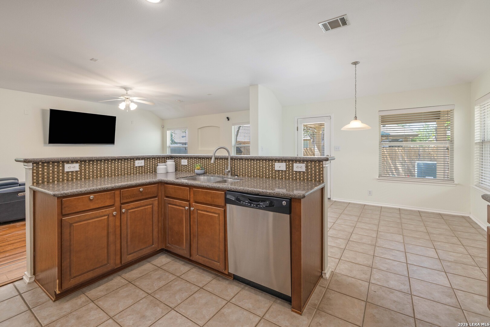 8927 Liberty View Converse, TX 78109 - Photo 6 of 23