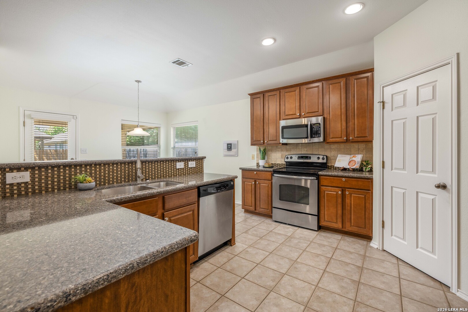 8927 Liberty View Converse, TX 78109 - Photo 8 of 23