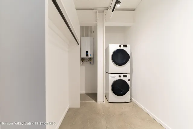 a view of living room washer and dryer