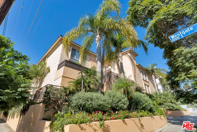 a view of a multi story building