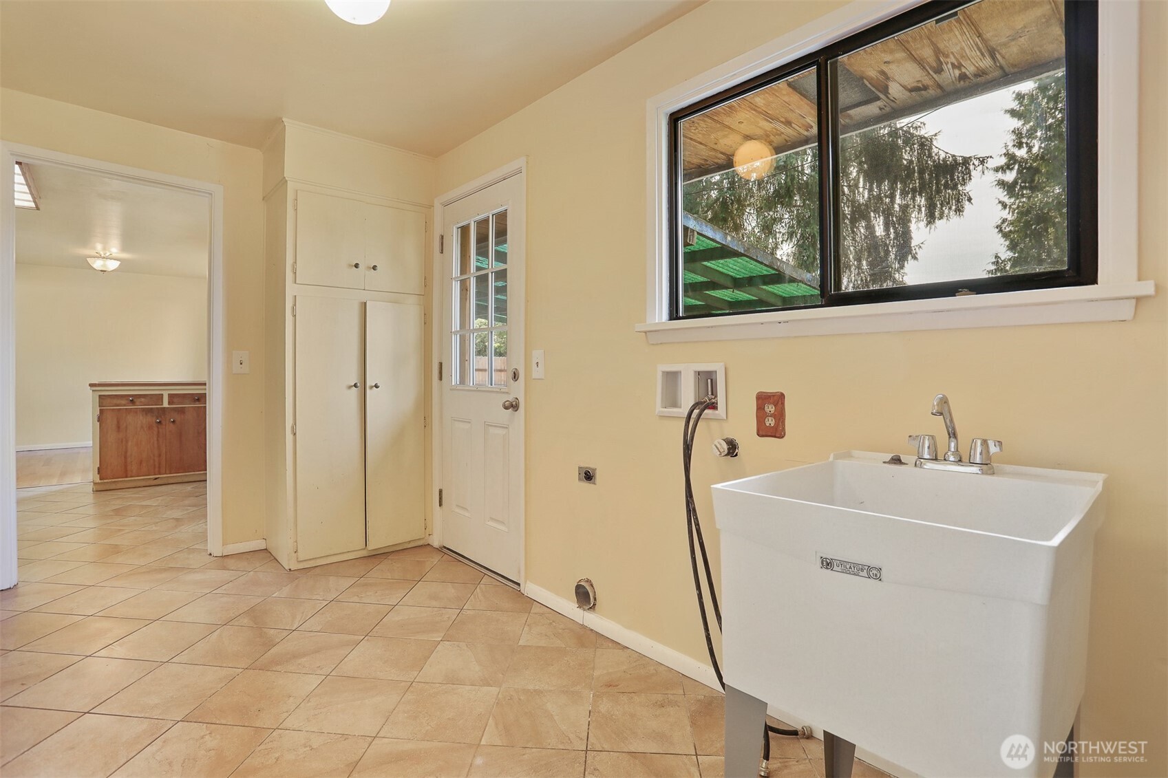 5626 Beverly Lane Everett, WA 98203 - Photo 19 of 38 a bathroom with a sink mirror and a shower