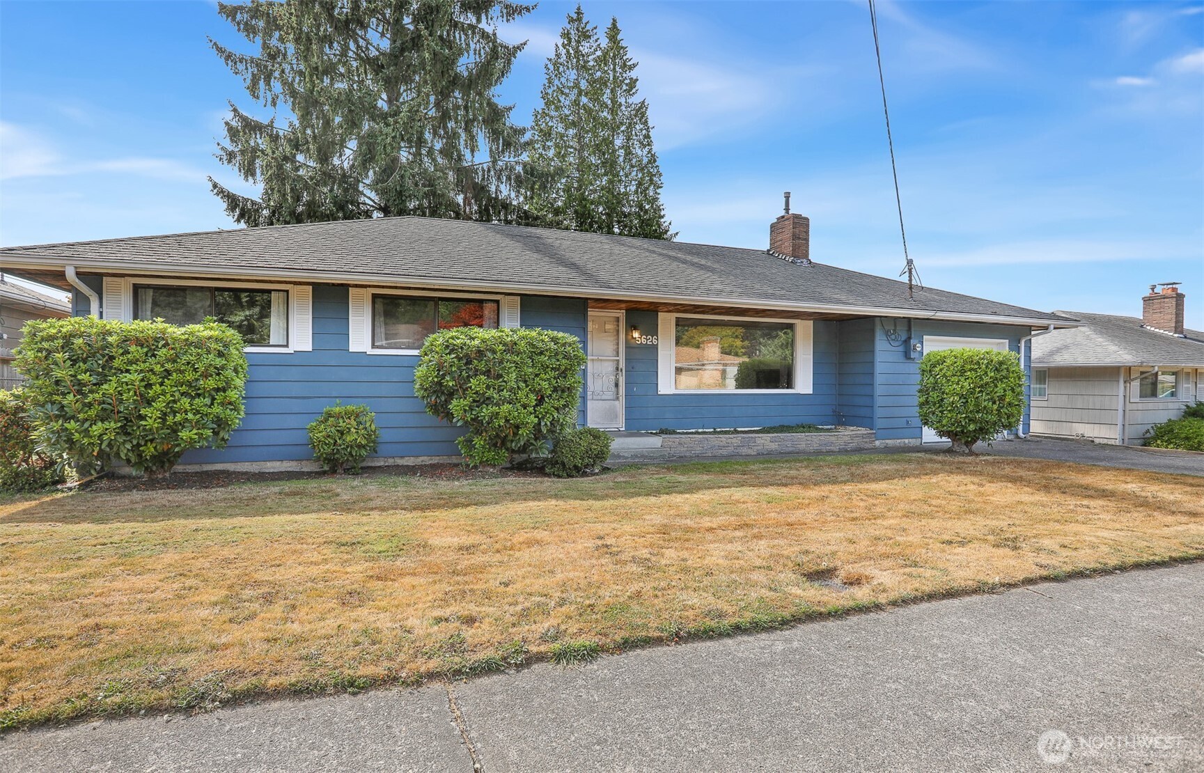 5626 Beverly Lane Everett, WA 98203 - Photo 38 of 38 front view of a house and a yard