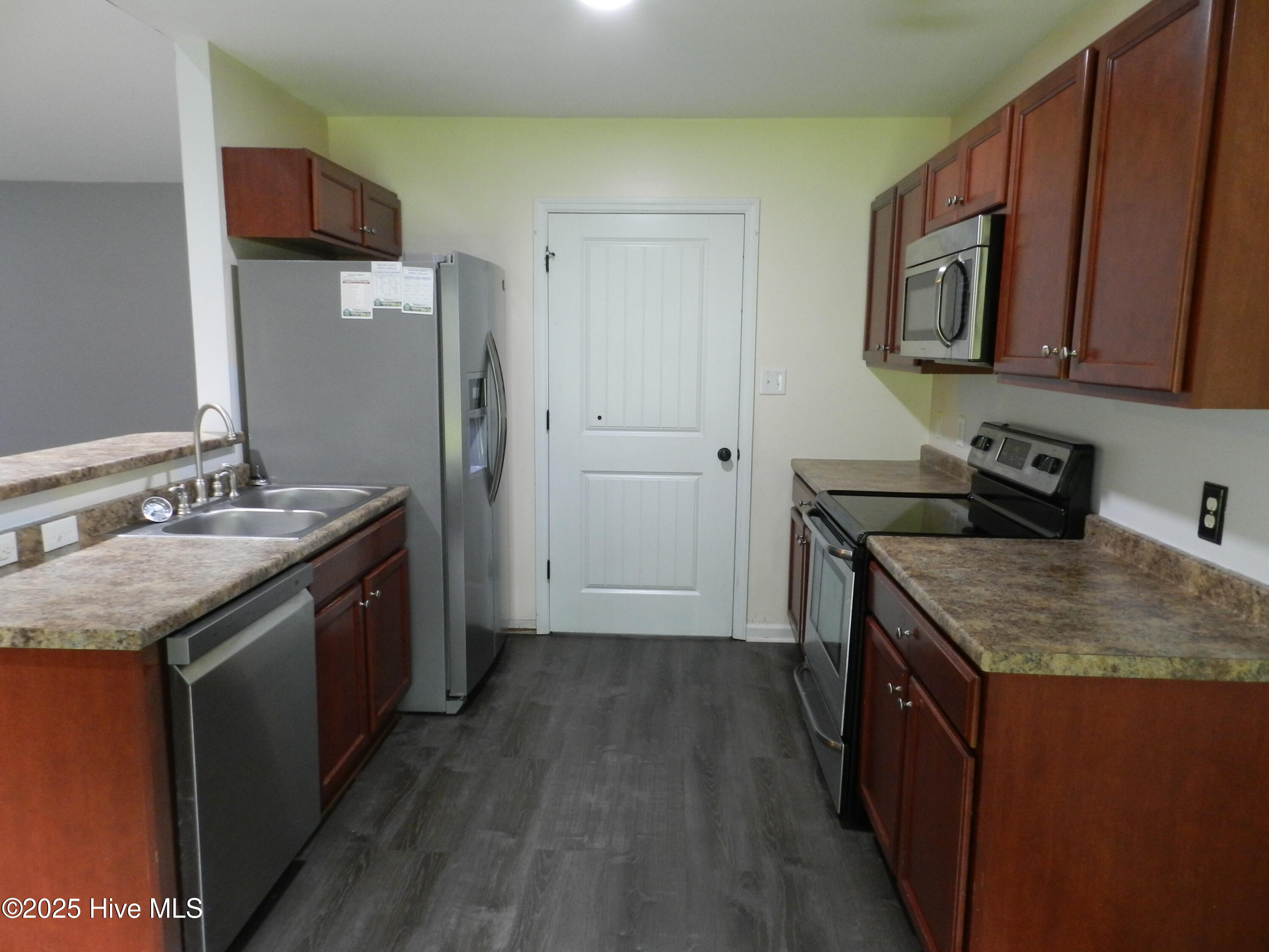 305 Roosevelt Road Jacksonville, NC 28540 - Photo 8 of 25 DSCN4274